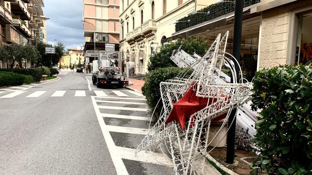 Luminarie pronte alla boutique Bonvicini
