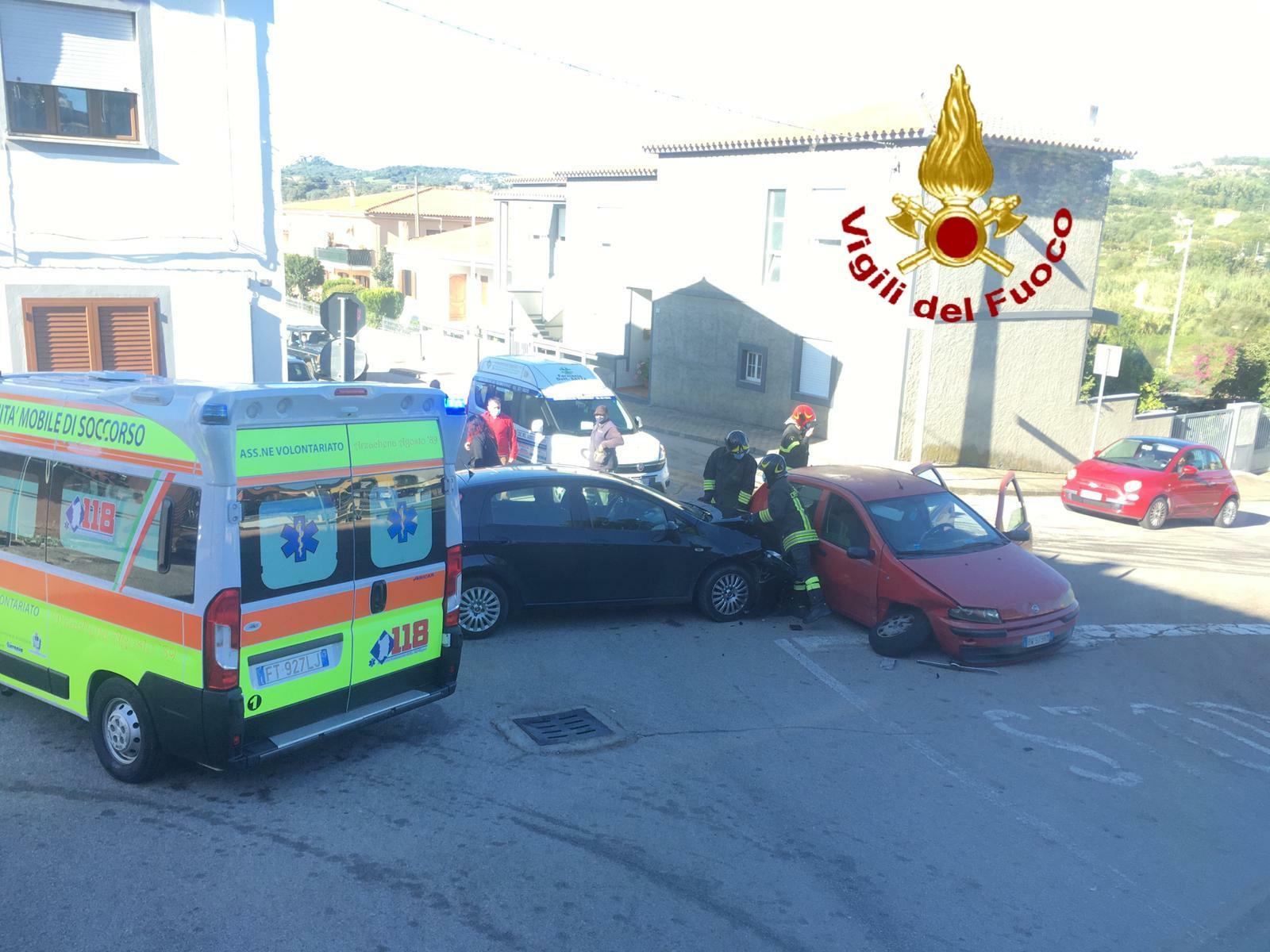 Arzachena, schianto all'incrocio: due persone ferite 