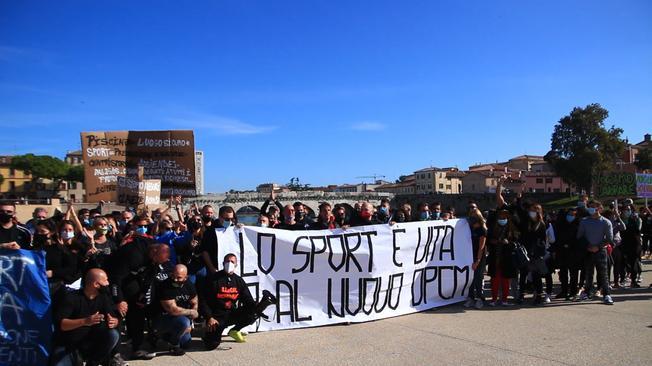 Flash-mob delle palestre a Rimini, 'fateci lavorare'