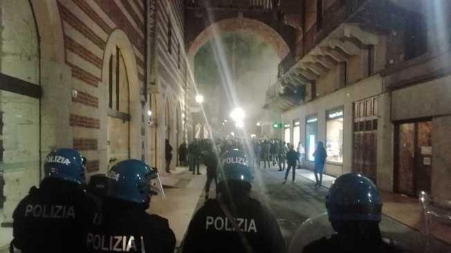 Scontri a manifestazione estrema destra Verona