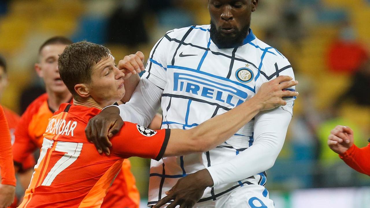 Tuonò, ma non piovve Pali e occasioni fallite e l’Inter ci resta male Regge lo Shakhtar