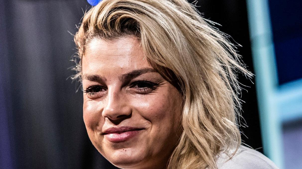 Effetto live a XFactor: sfida nello studio deserto Si parte con gli inediti a caccia di voci nuove