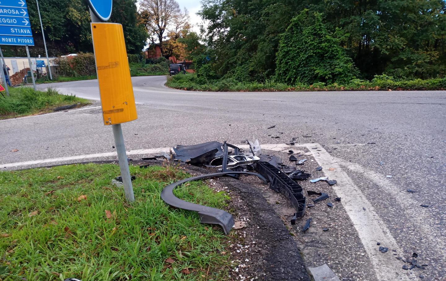Scontro tra 4 auto: due feriti