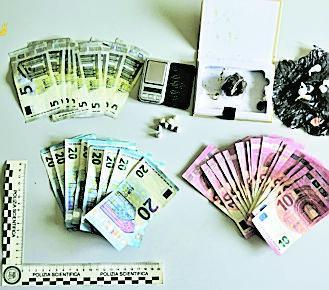Spaccia droga accanto all’ospedale: arrestato