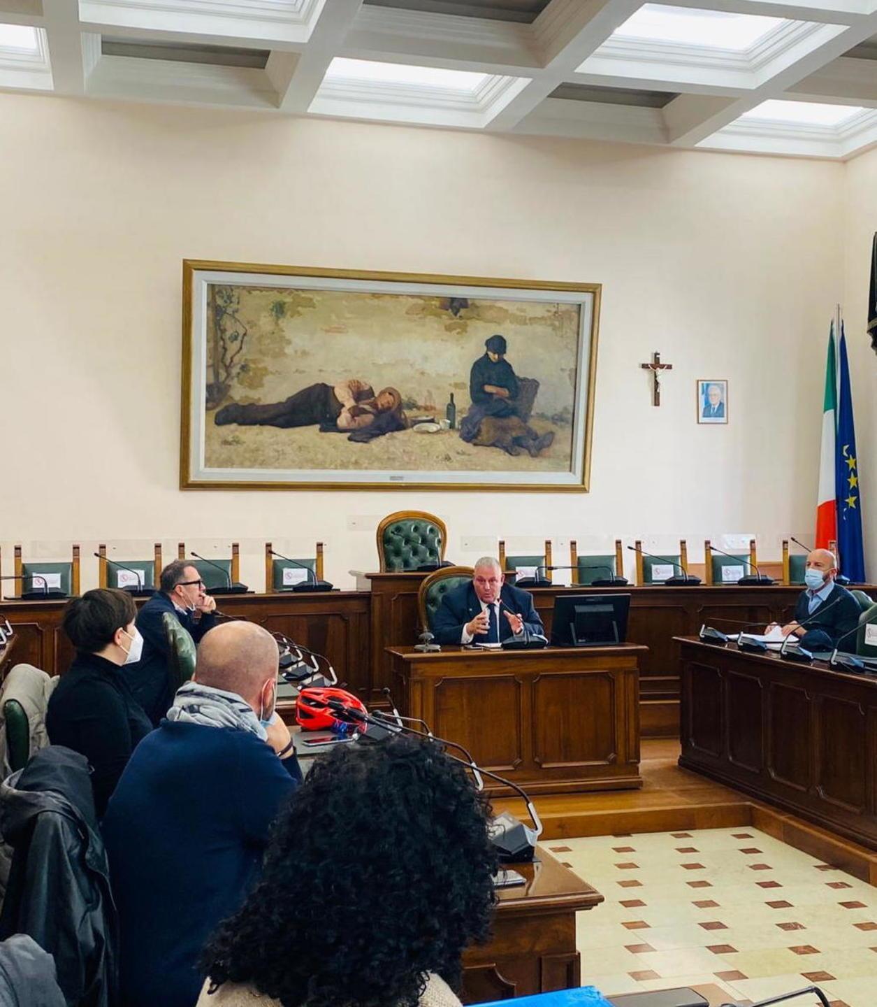 Rilancio dell’economia e controlli «Iniziative per sostenere i negozi»