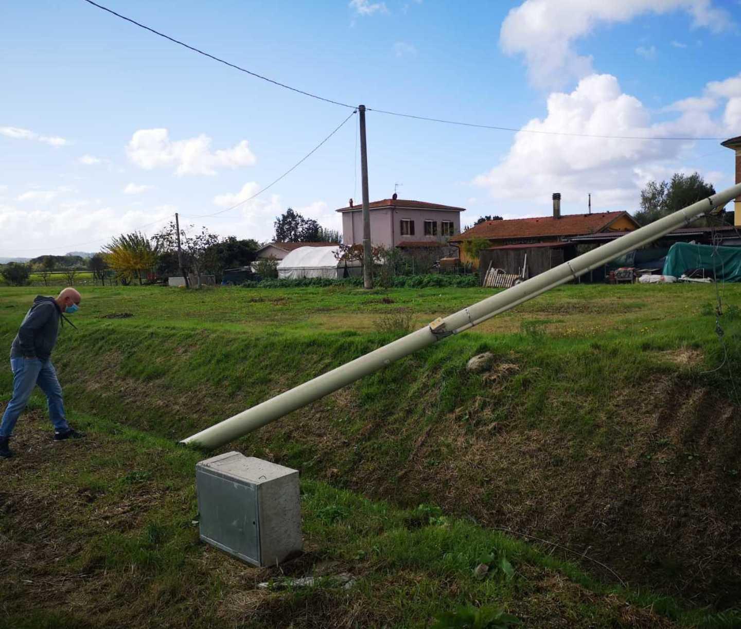 Cavo tranciato da un camion Telefoni muti e Internet ko