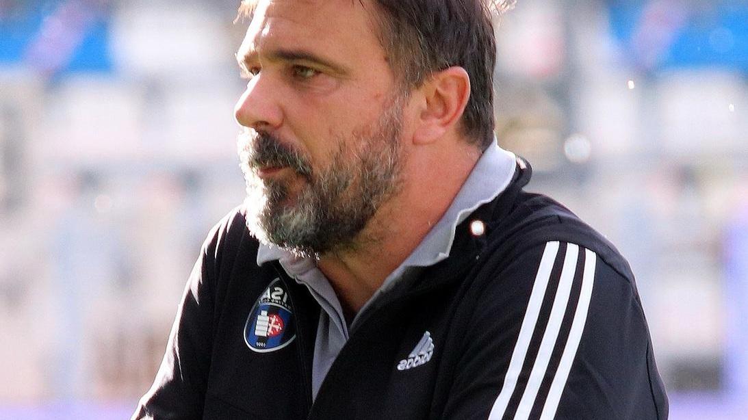 Mister D’Angelo punta il dito sugli errori dell’arbitro e sulle troppe palle gol fallite