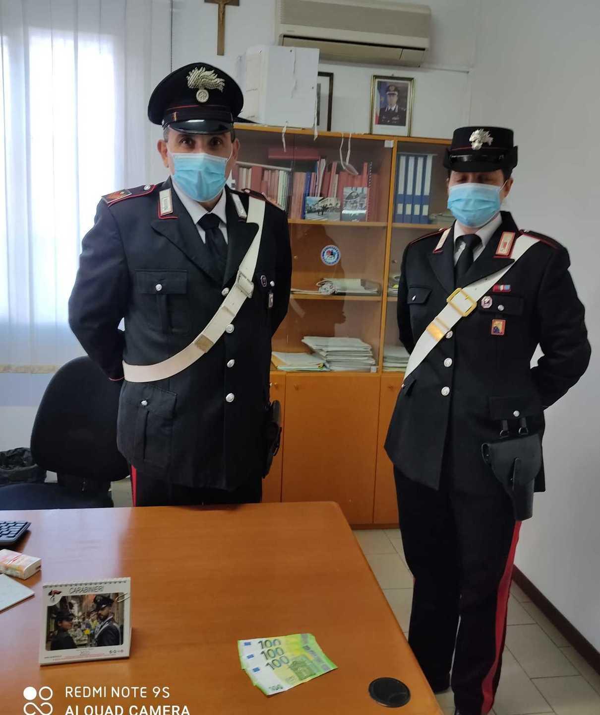 Facevano la spesa con soldi falsi: arrestati 