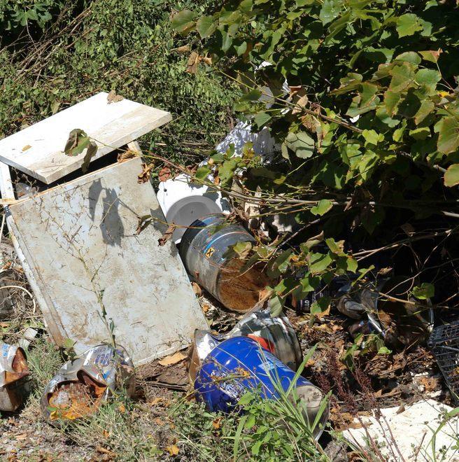 Rifiuti in via Masone Procedimento contro i proprietari del terreno