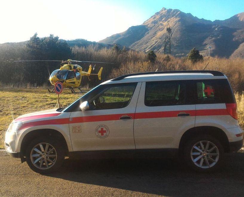 Investito da una fiammata mentre accende la stufa, grave 