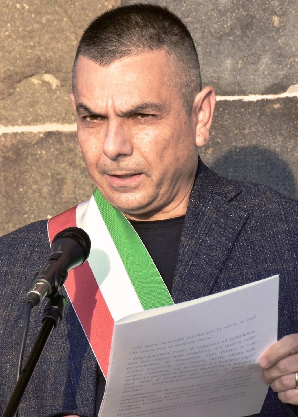 Saba al comando senza opposizione la storia si ripete venti anni dopo