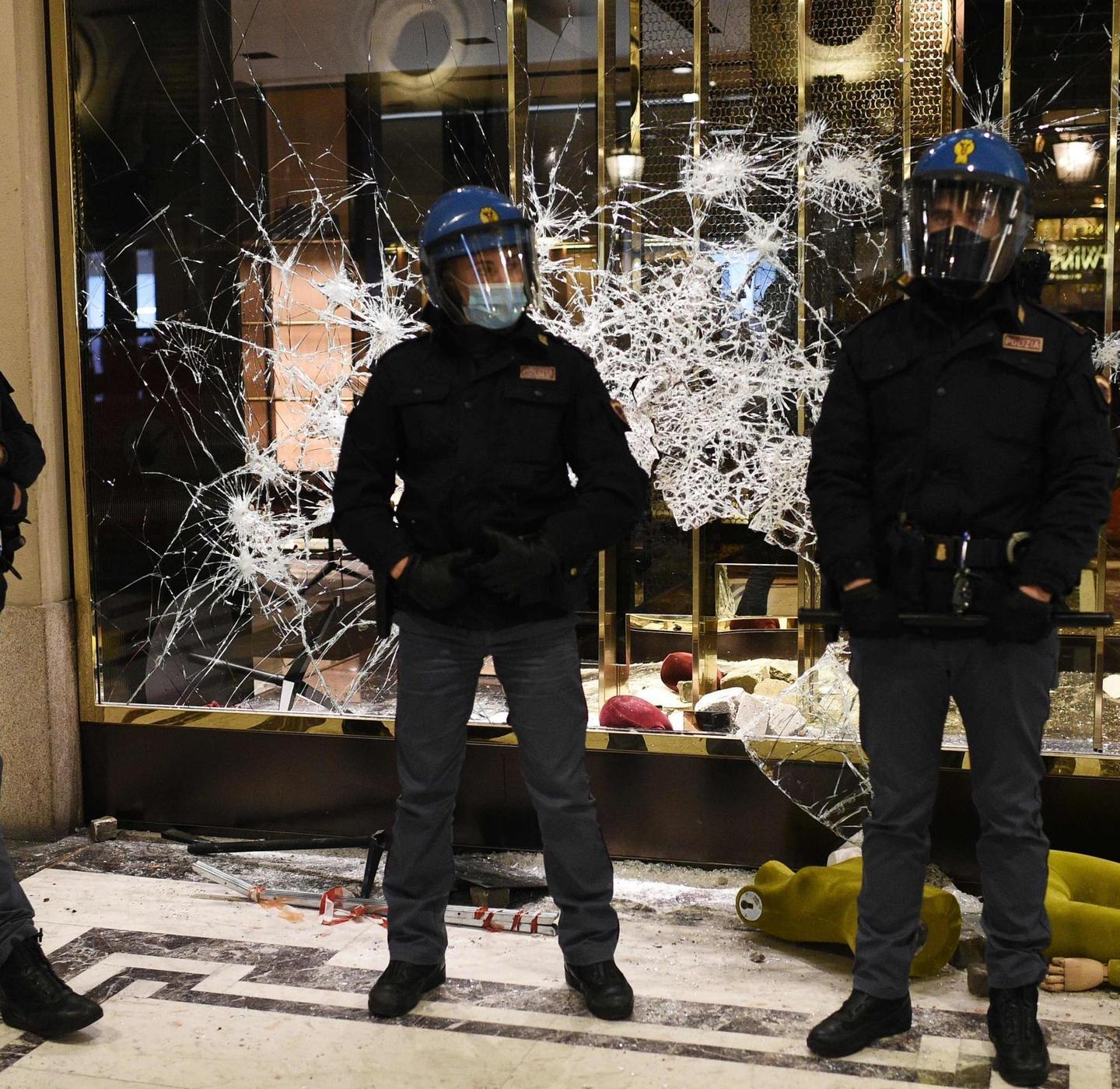 Torino, choc per gli atti vandalici 