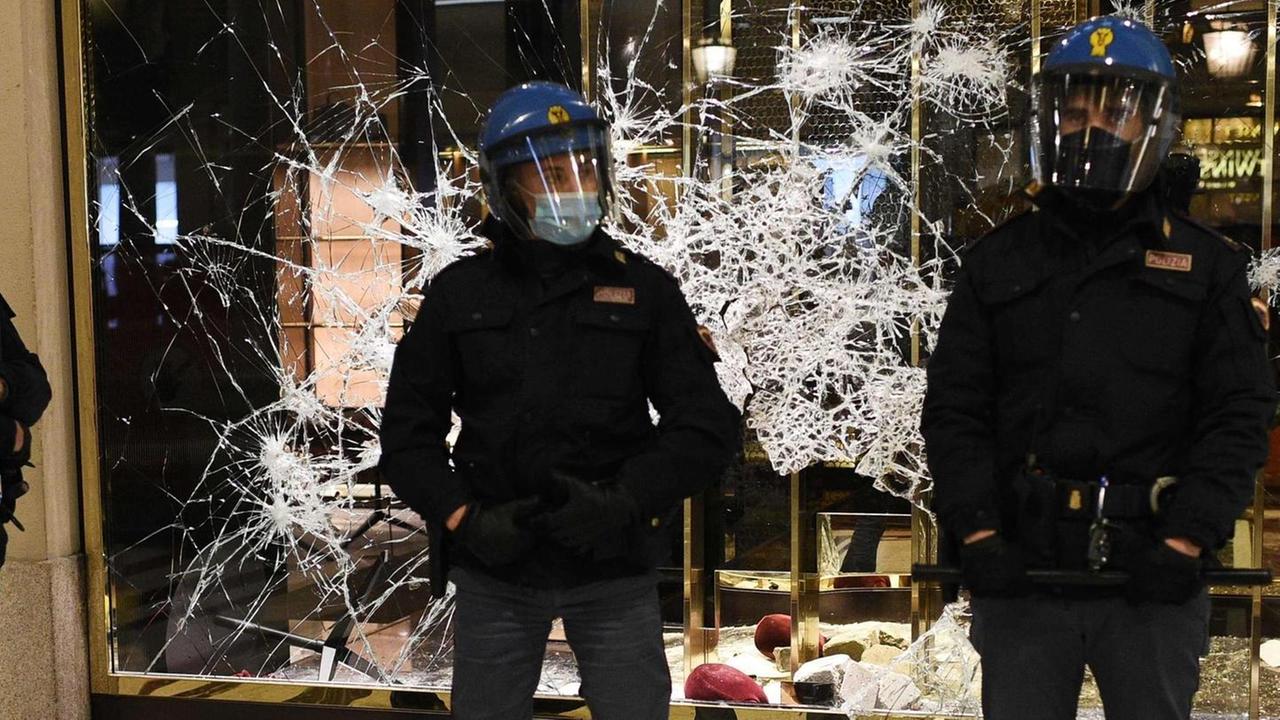 Torino, choc per gli atti vandalici