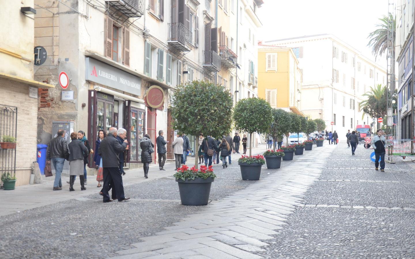 «Negozi aperti a pranzo per resistere alla crisi» 
