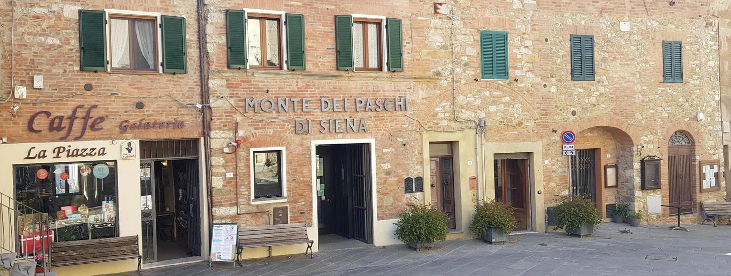 I silenzi, la crisi, il virus e il borgo deserto: «Ci fanno chiudere, è la fine del paese» 