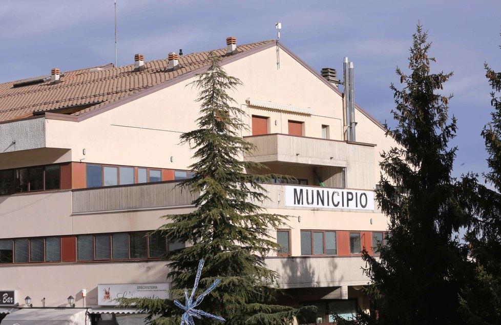 Razzismo a Castelnovo Monti: «Non vengo più nel tuo negozio perché hai assunto una negra» 