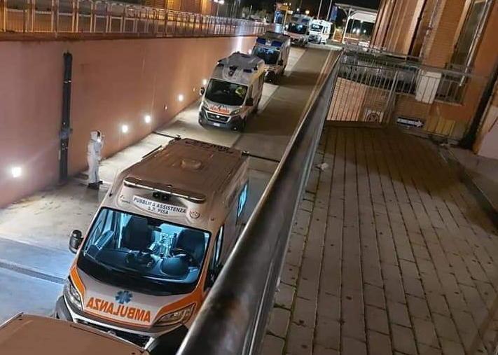 Cisanello, ambulanza attende 7 ore per lasciare il paziente in ospedale 