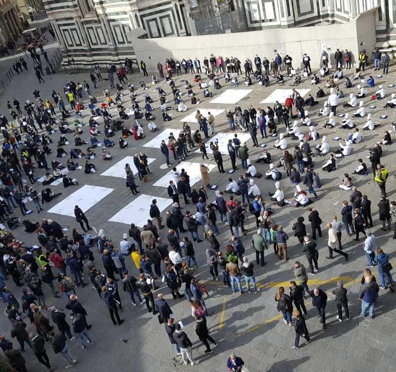 Delegazione apuana a Firenze «Apparecchiamo a terra» 
