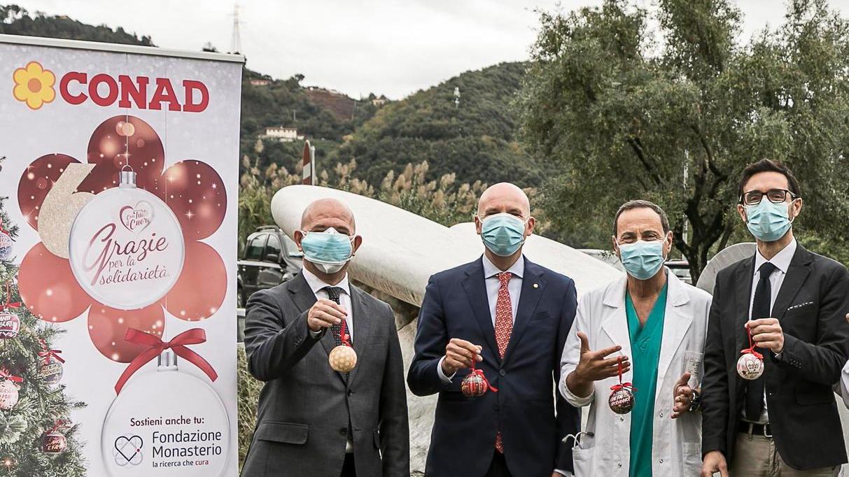 “Con tutto il cuore”: acquistando gli addobbi aiuti i bambini dell’Opa