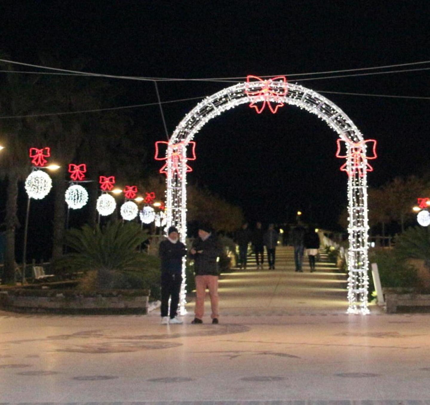 Il Comune si farà carico delle luminarie a Camaiore 