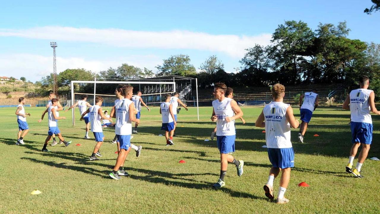 Il comitato regionale della Figc: fermate anche gli allenamenti