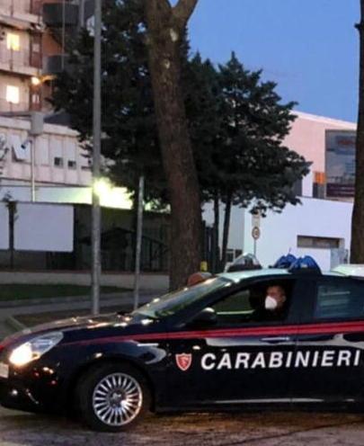 Ruba un ricettario e si prescrive farmaci