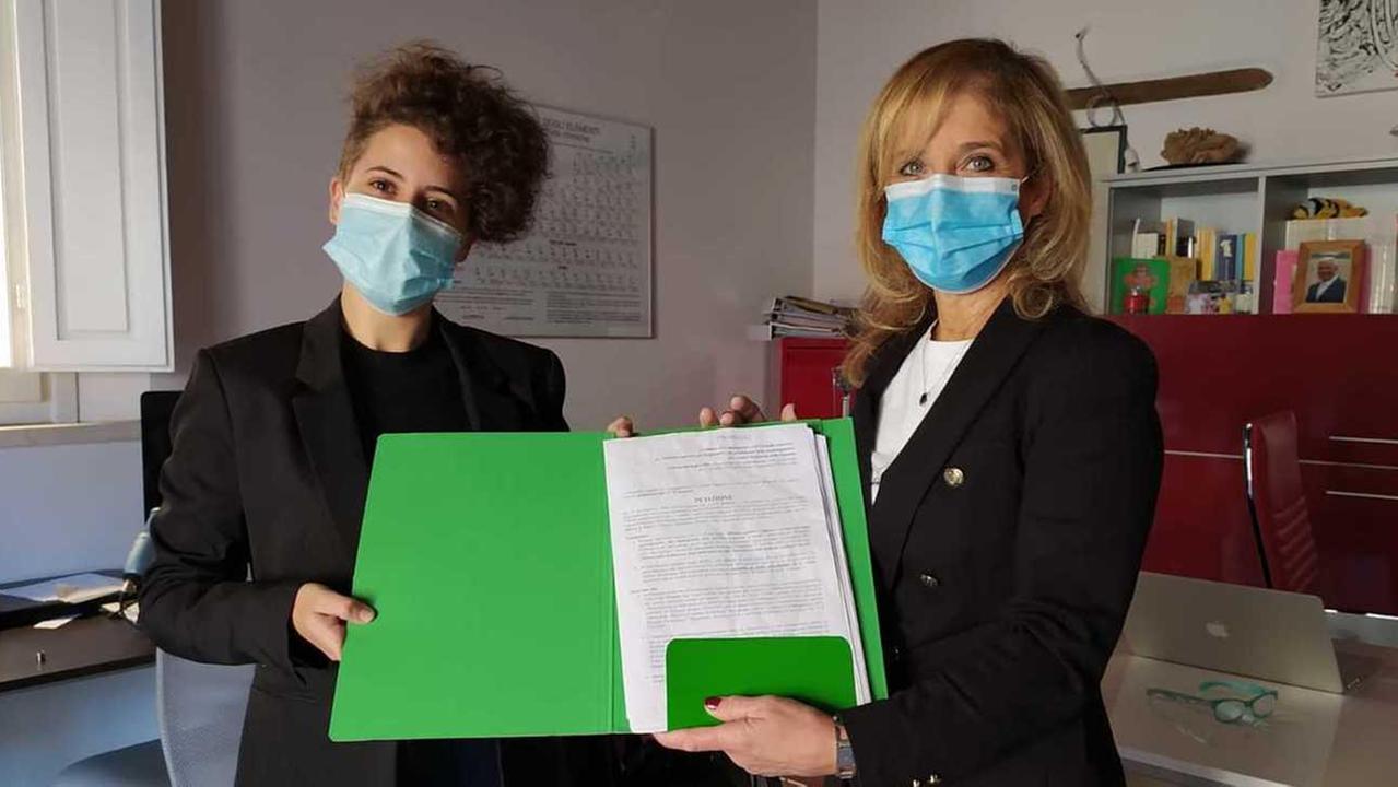 Consegnate alla sindaca Biondi le firme contro i gessi rossi