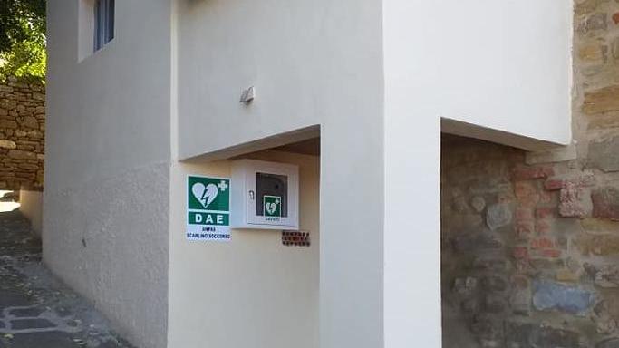 Defibrillatore installato nella piazza del castello