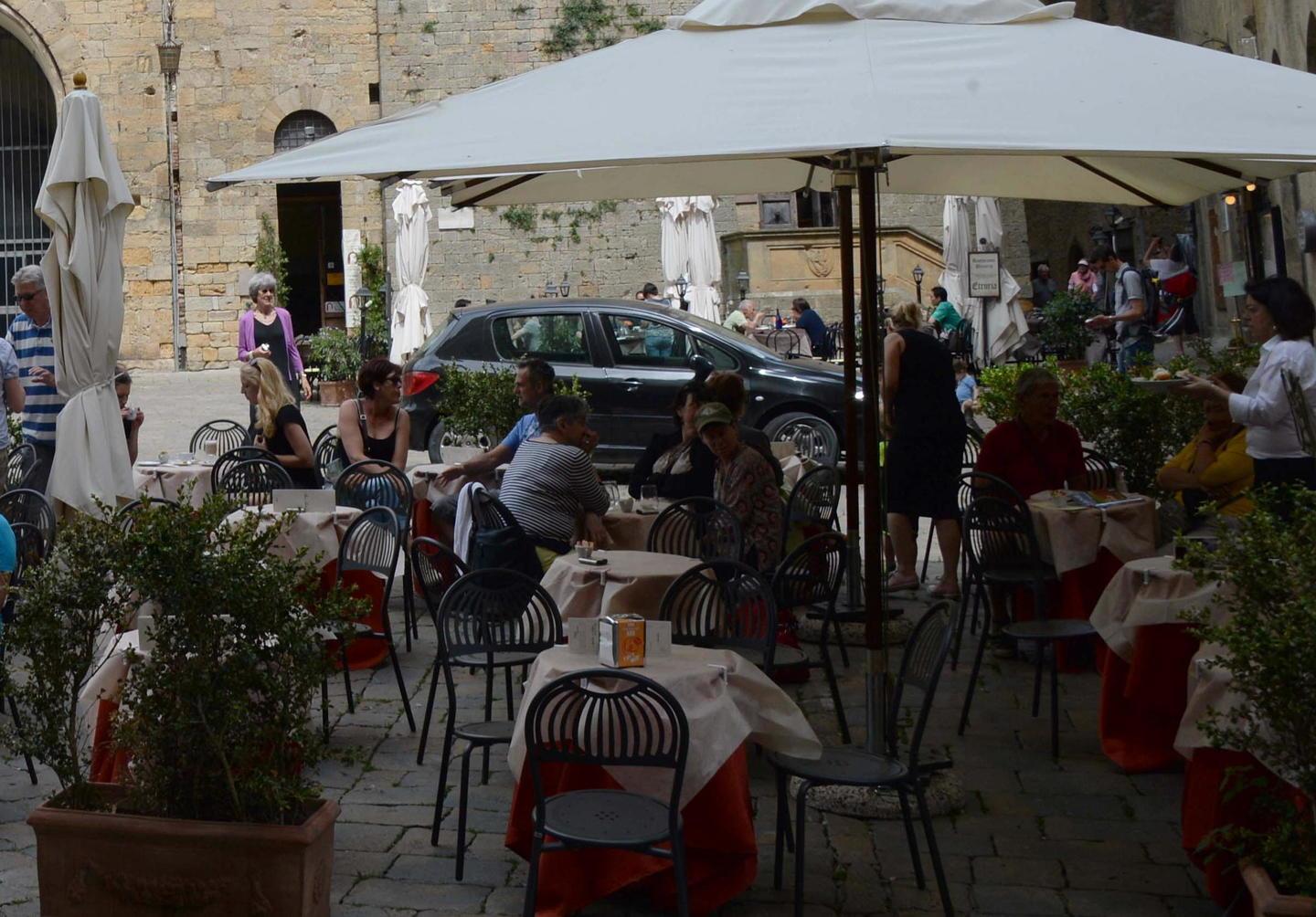 Suolo pubblico gratis per bar e ristoranti contro la crisi da Covid 