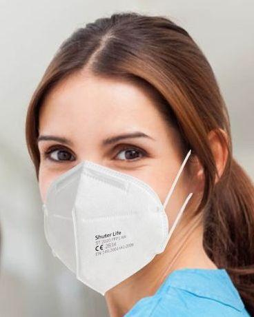 Maestre al lavoro senza protezioni adeguate: «Dateci le Ffp2»