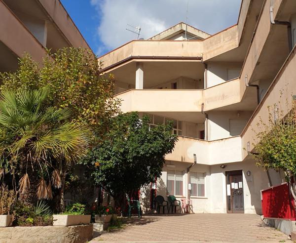 Sette anziani senza medico il parroco: «Un’assurdità» 