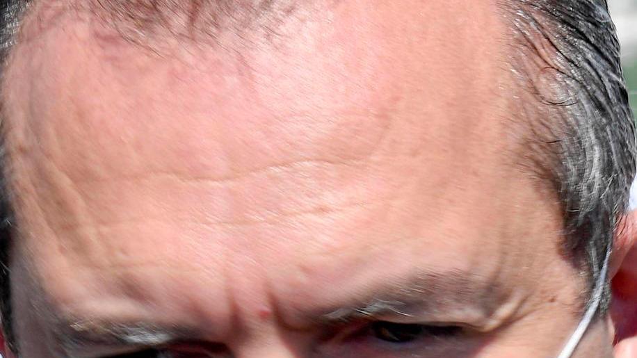 Sulle chiusure è scontro Dal governo arriva l’altolà