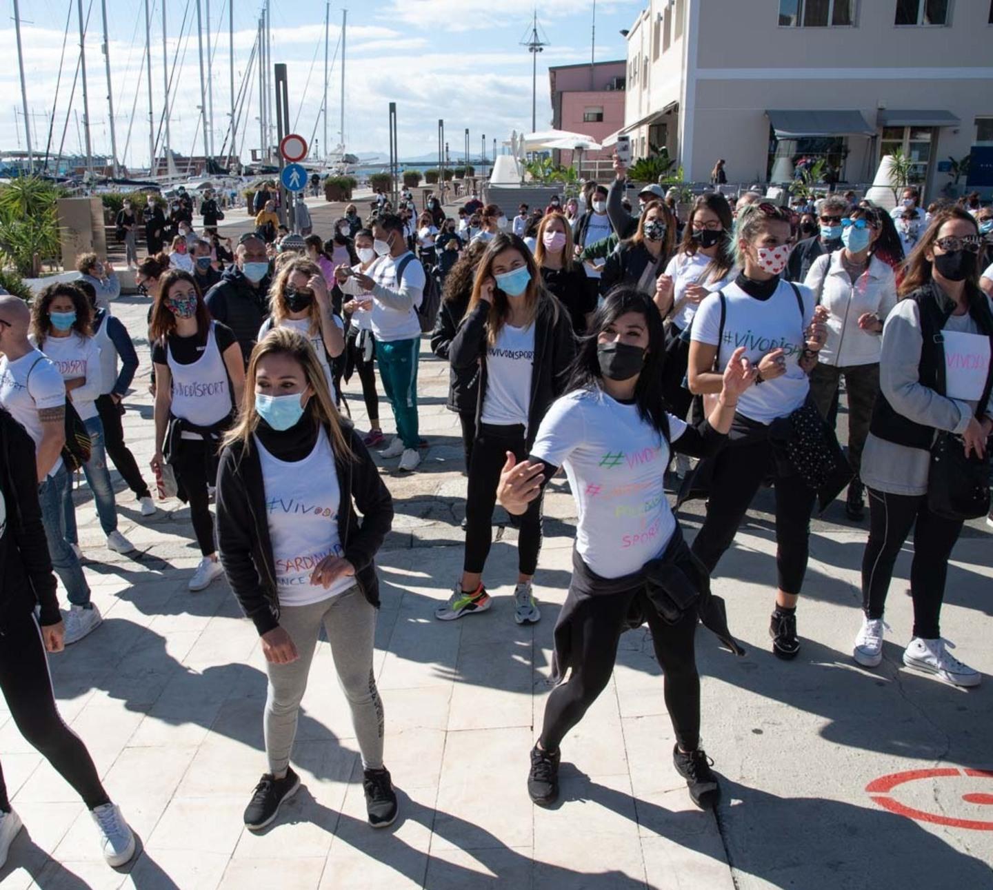 In piazza contro il Dpcm: «Chiediamo solo di lavorare» 