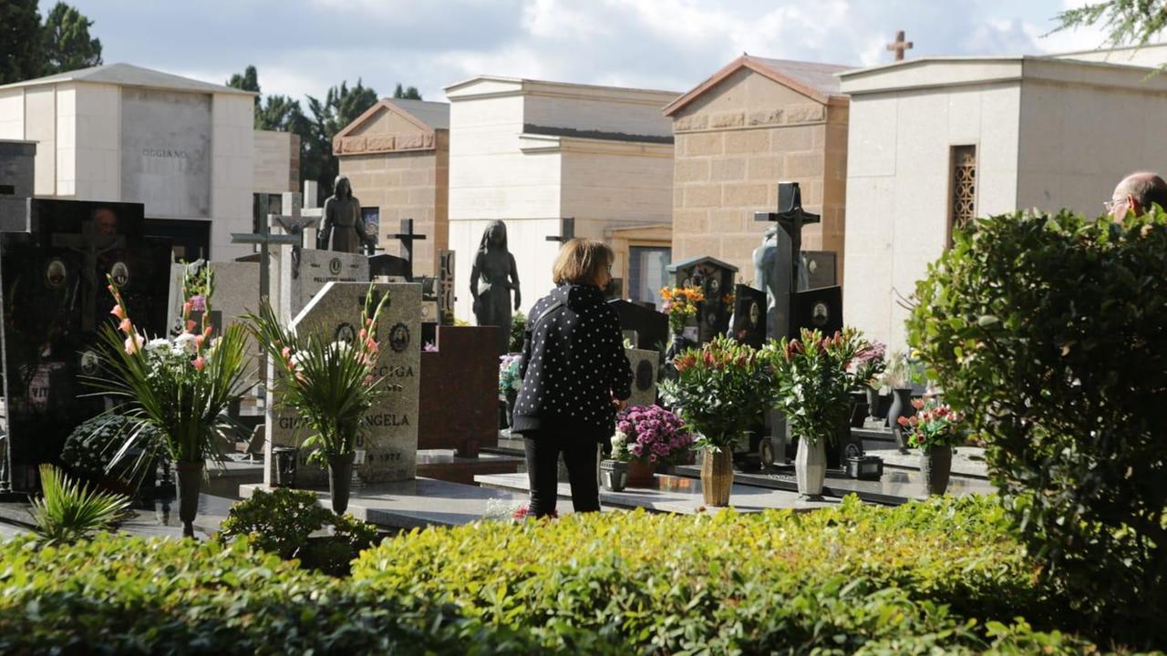 Covid, alto rischio di focolai nei cimiteri 