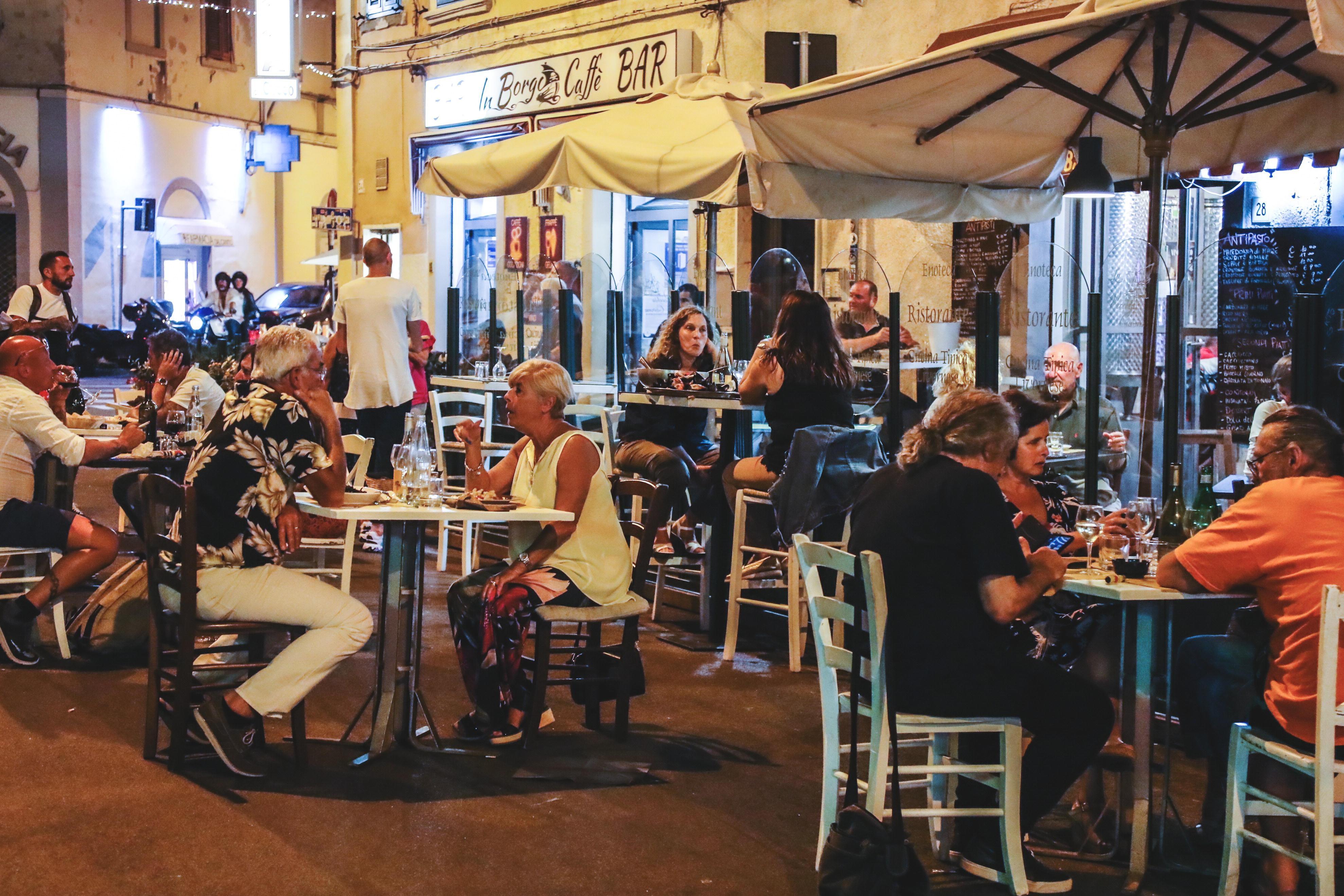 Per bar e ristoranti livornesi altri due mesi di tavoli in strada senza pagare 