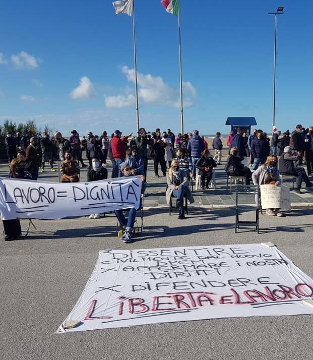 I commercianti bussano alle porte dei Comuni: «Subito il taglio della tasse» 