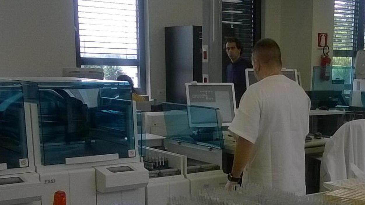 Poco personale e orari massacranti, stato di agitazione nei laboratori