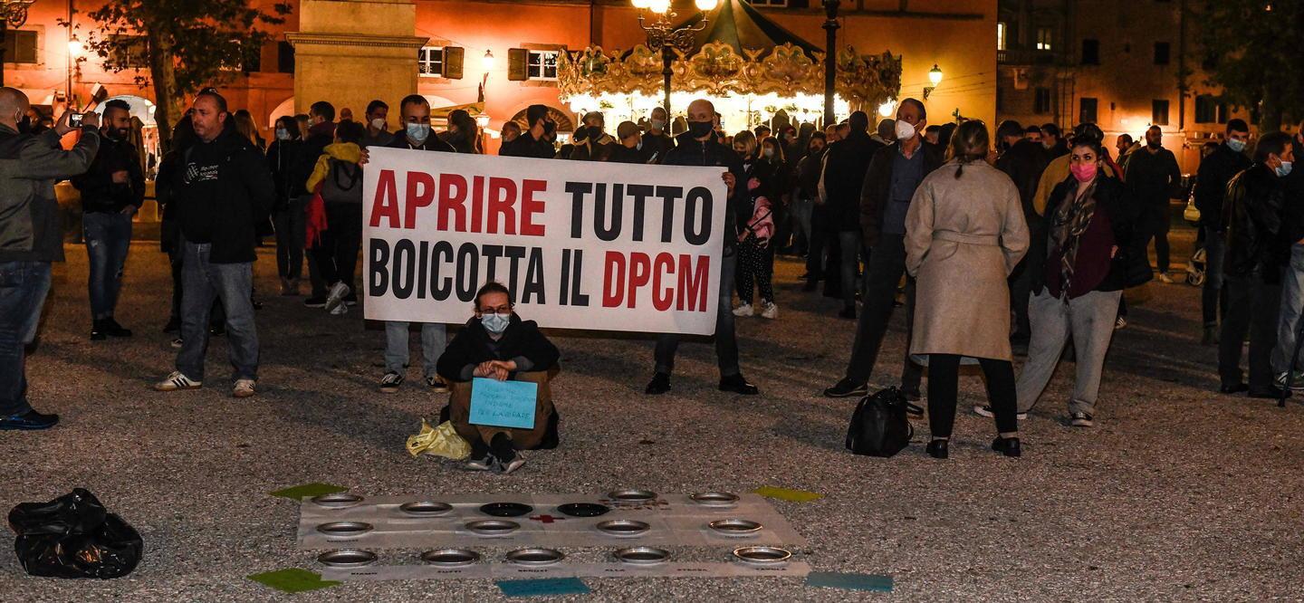 Non solo ristoranti e bar: in strada tutti i negozianti 