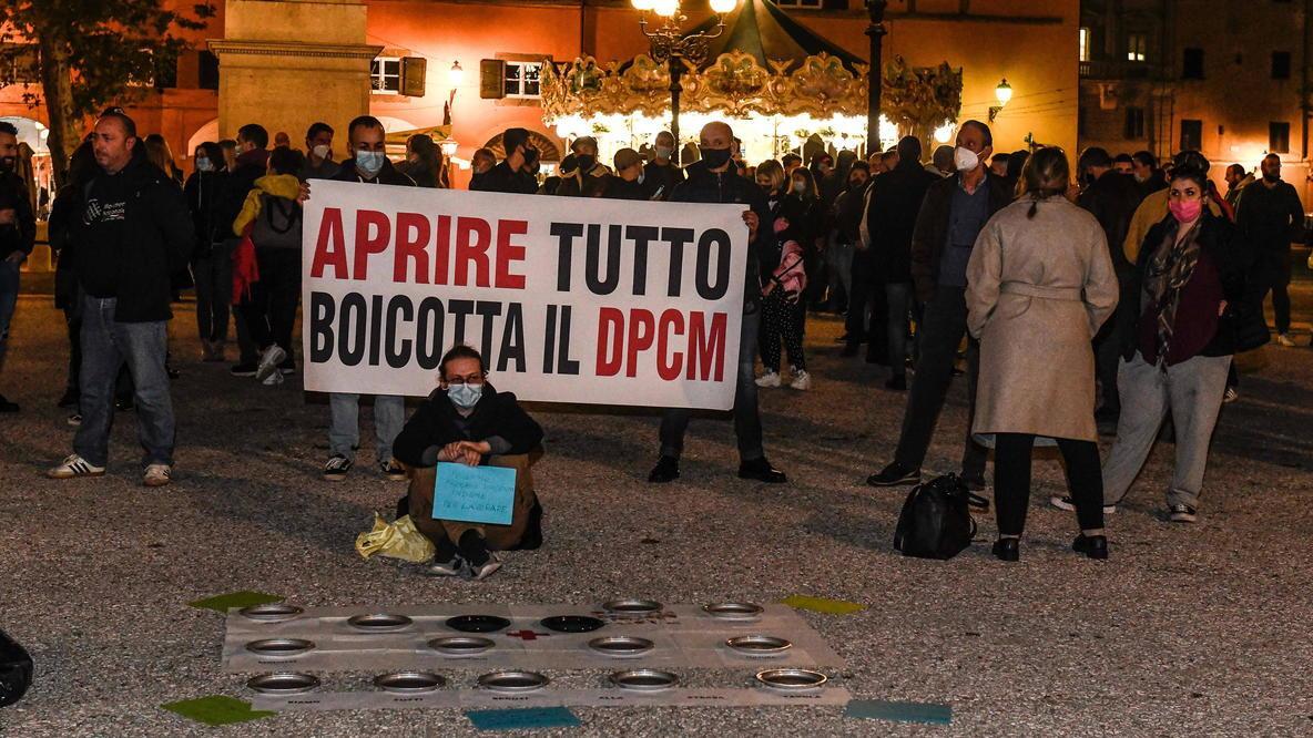 Non solo ristoranti e bar: in strada tutti i negozianti