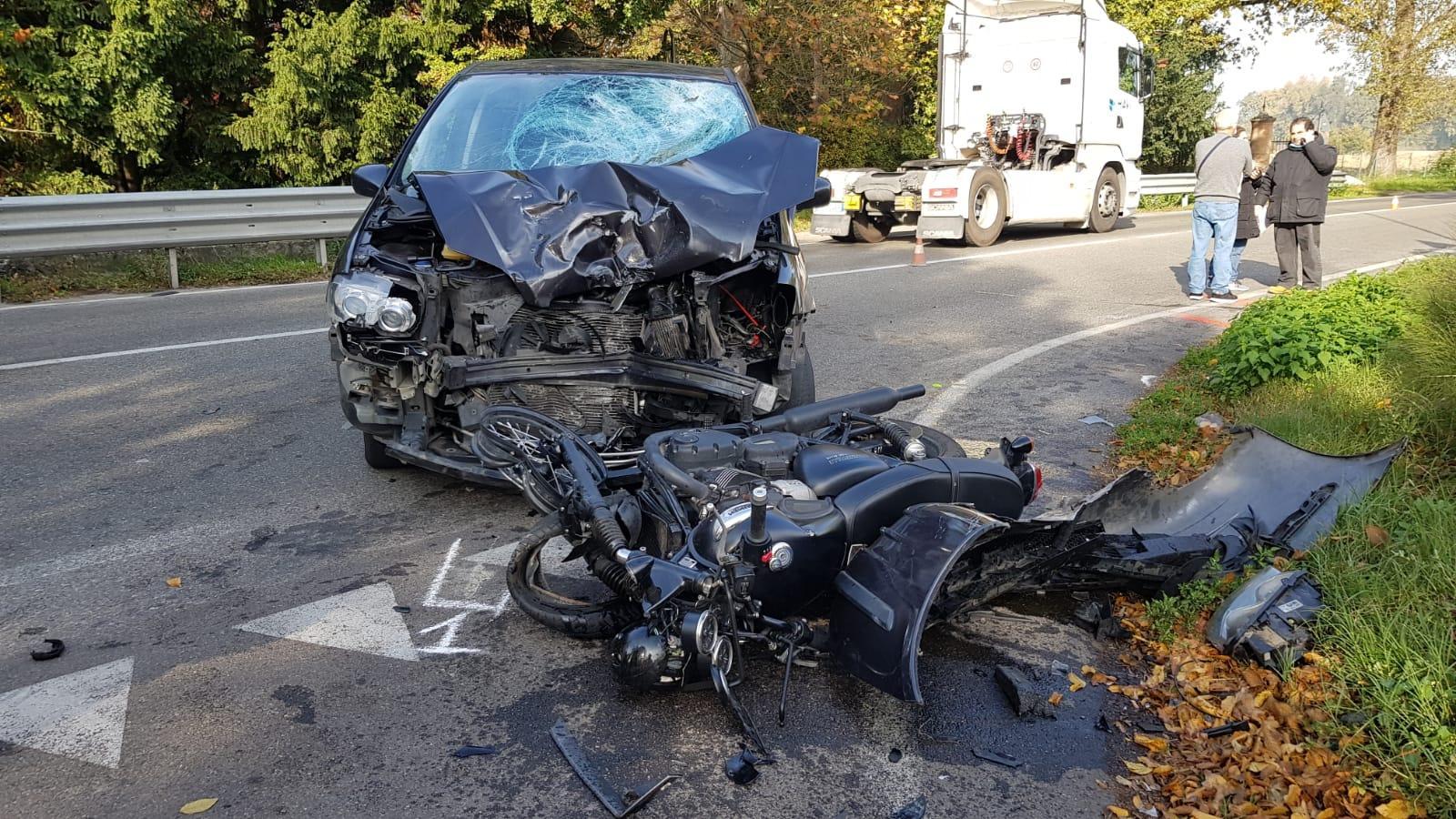 Modena schianto sulla Vignolese a San Donnino: ferito un motociclista 38enne