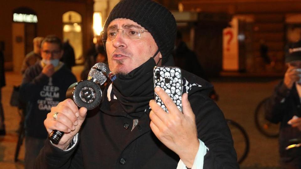 A guidare la protesta di mercoledì contro le chiusure l’uomo anti Bibbiano