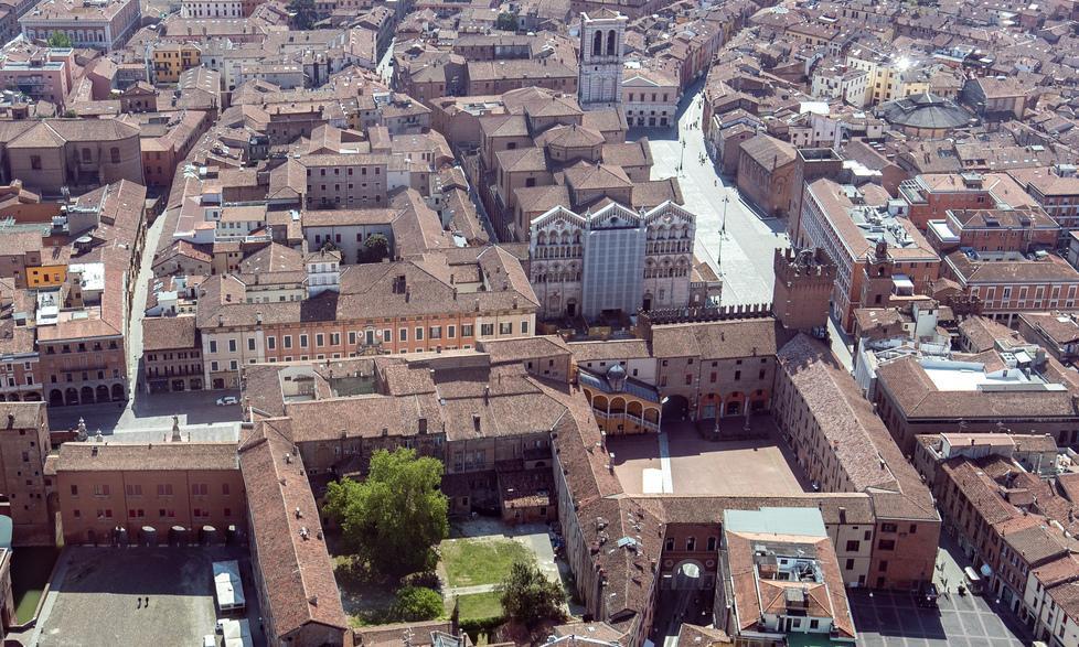 Ferrara, commercio in rosso Osti: aiuti ai piccoli negozi 