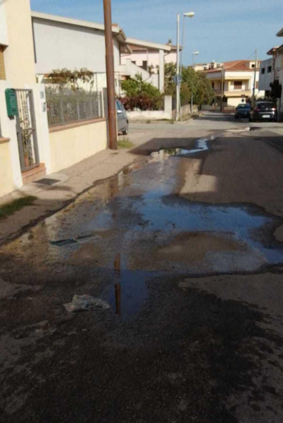 Rete colabrodo, perdita d’acqua in via Bixio