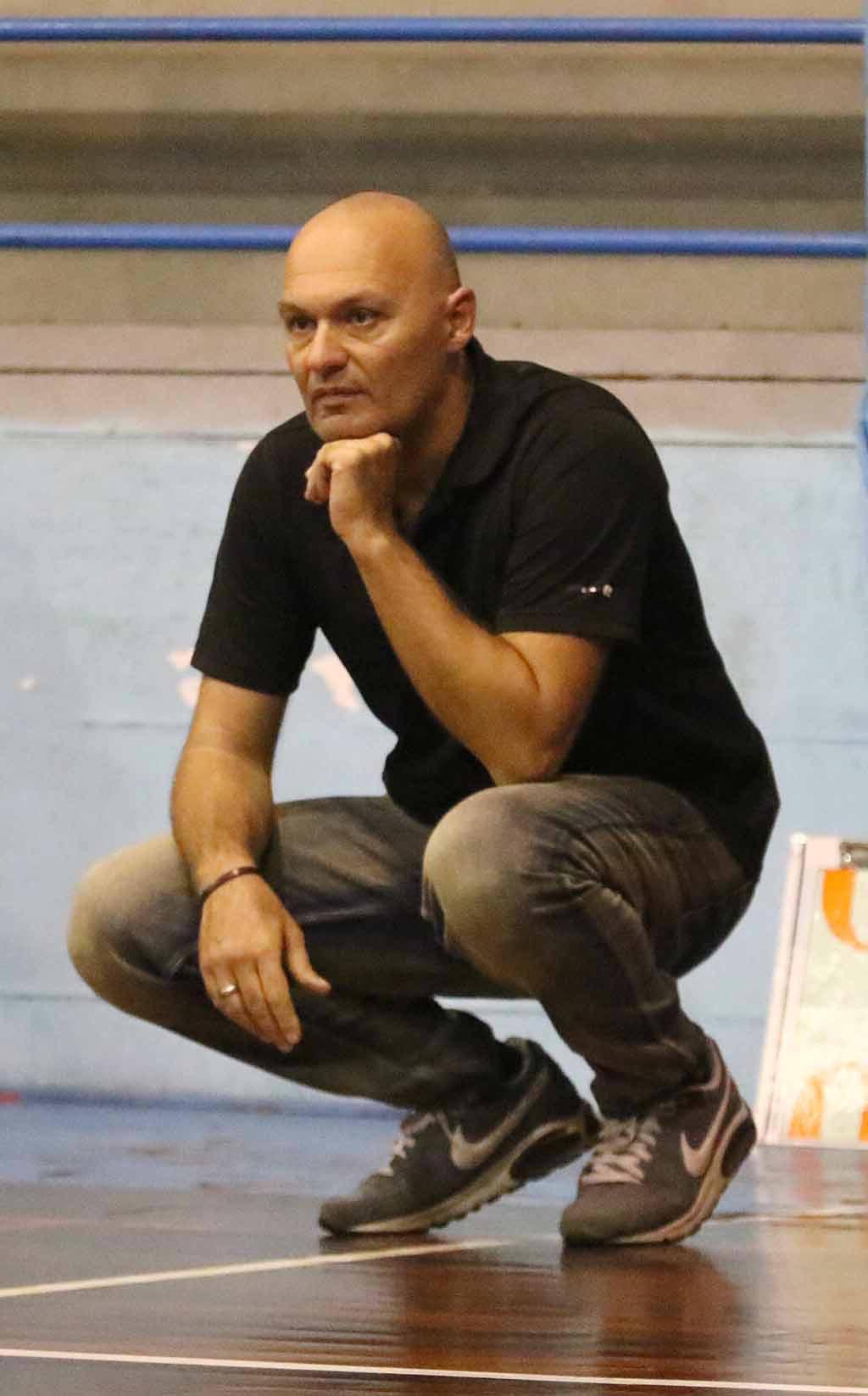 Allenatore di basket muore a 52 anni 