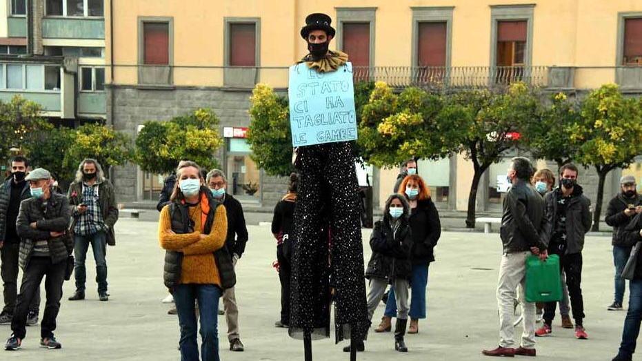 Ristoratori, istruttori, bar e anche gli artisti in piazza