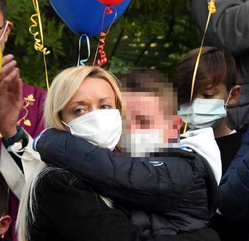 Carrara, poesie scritte sulle foglie per l’ultimo saluto a Riccardo  Serra