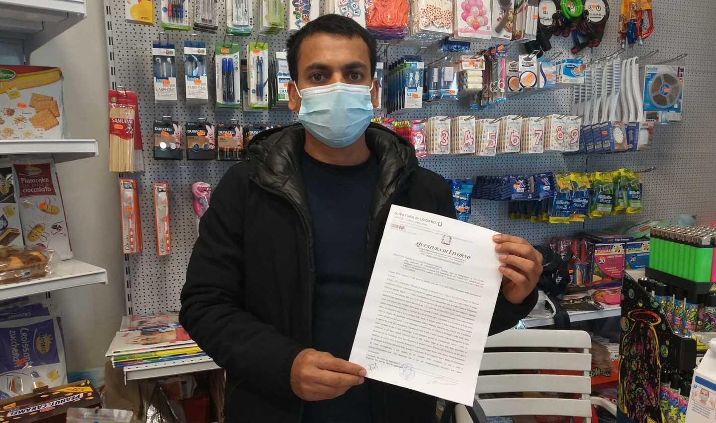 Raihan Chowdhury, 28 anni, il negoziante rapinatore con la denuncia in mano