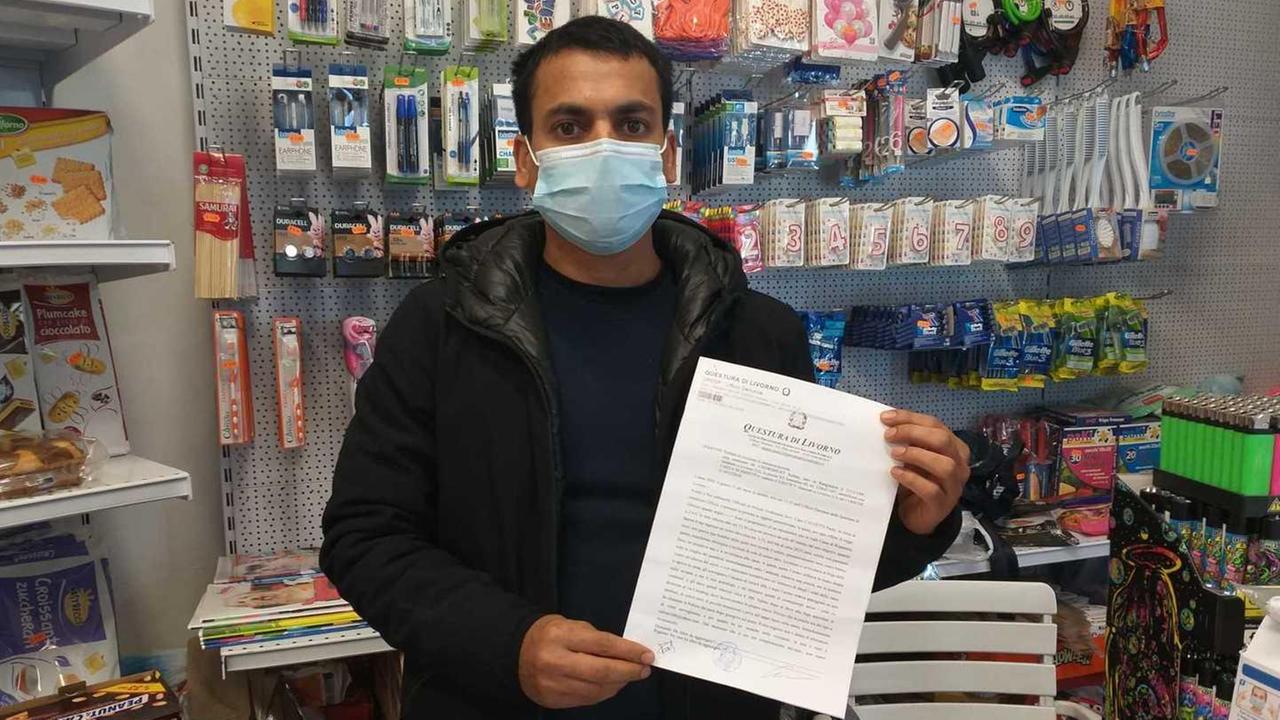 Raihan Chowdhury, 28 anni, il negoziante rapinatore con la denuncia in mano