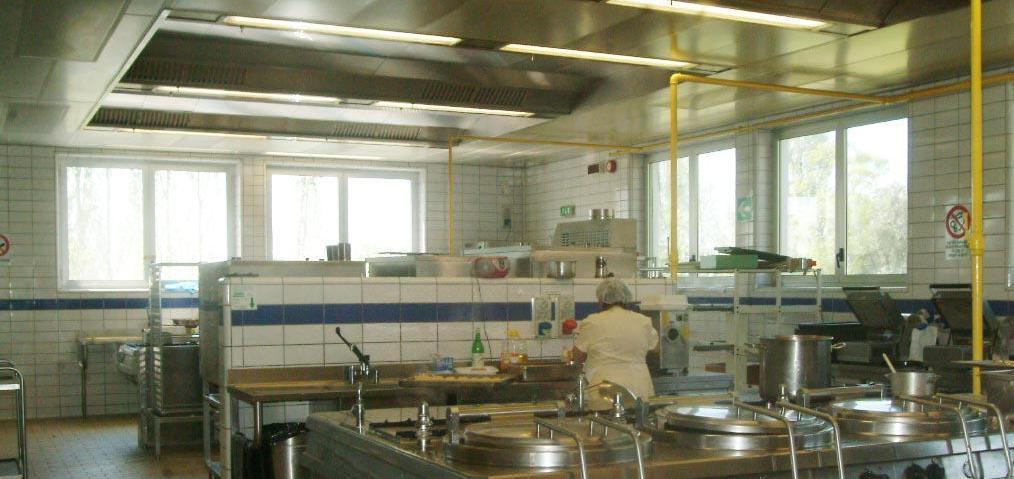 Positivi due operatori di una mensa scolastica versiliese