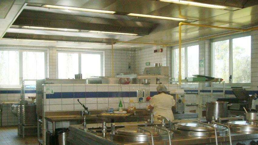 Positivi due operatori di una mensa scolastica versiliese